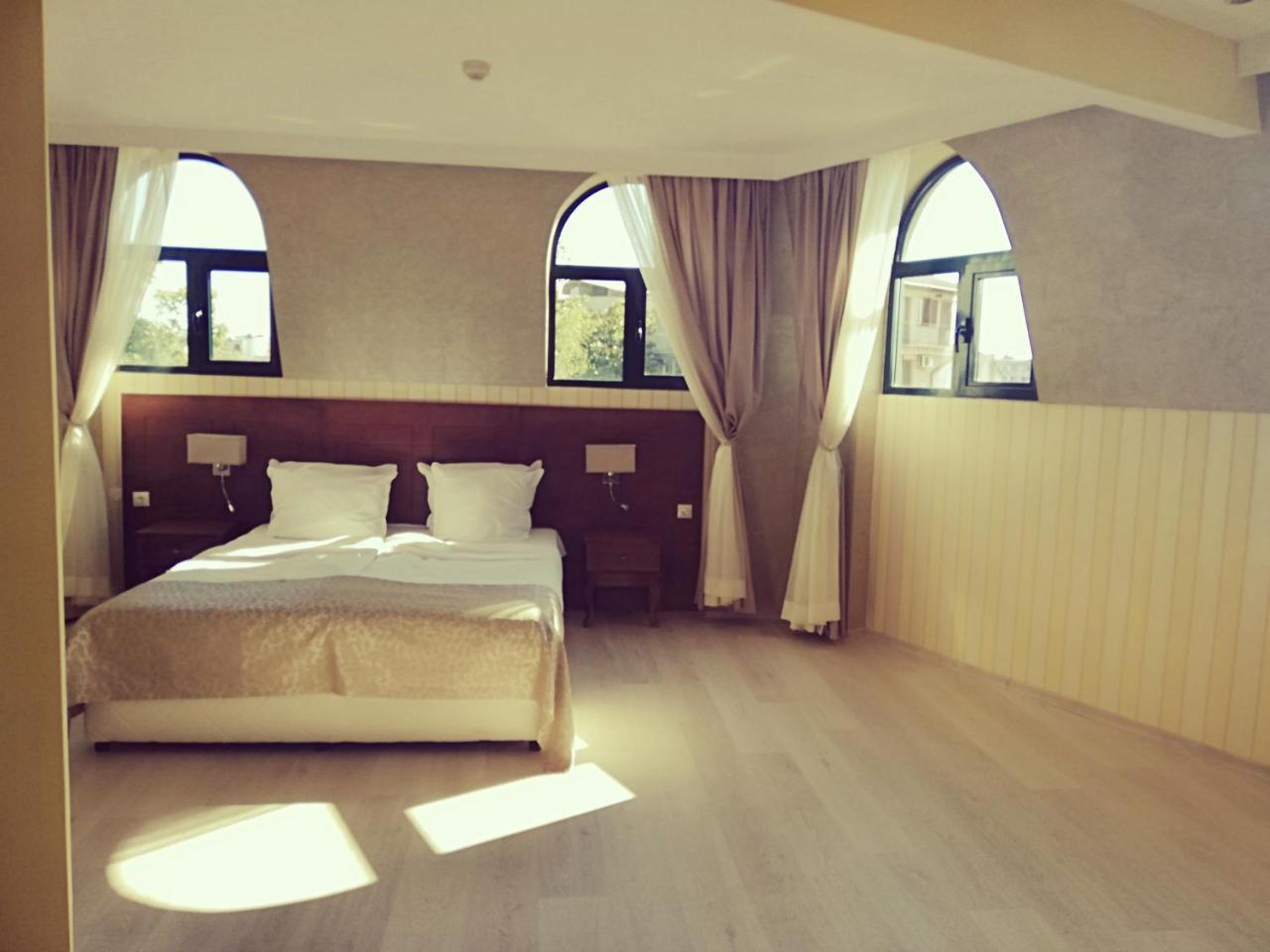 Hotel Plaza Burgas Exterior photo